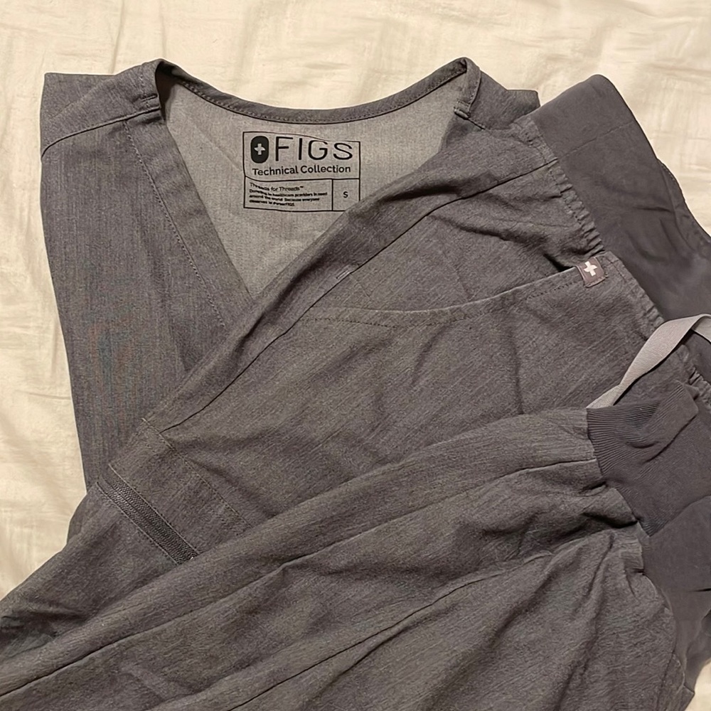Gray figs scrub set